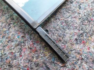 bontott SKODA OCTAVIA III Bal hátsó Fixüveg (Ajtóban)