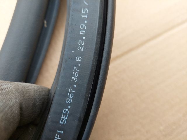 bontott SKODA OCTAVIA III Bal hátsó Gumikéder