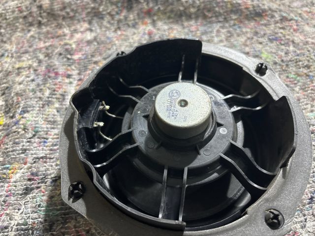 bontott SKODA OCTAVIA III Bal hátsó Hangszóró