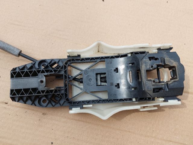 bontott SKODA OCTAVIA III Bal hátsó Külső Kilincsfészek