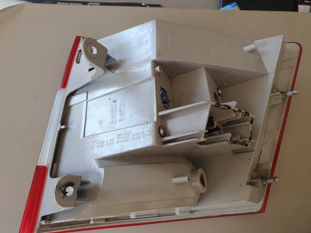 bontott SKODA OCTAVIA III Bal Hátsó Lámpa