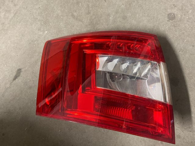 bontott SKODA OCTAVIA III Bal Hátsó Lámpa