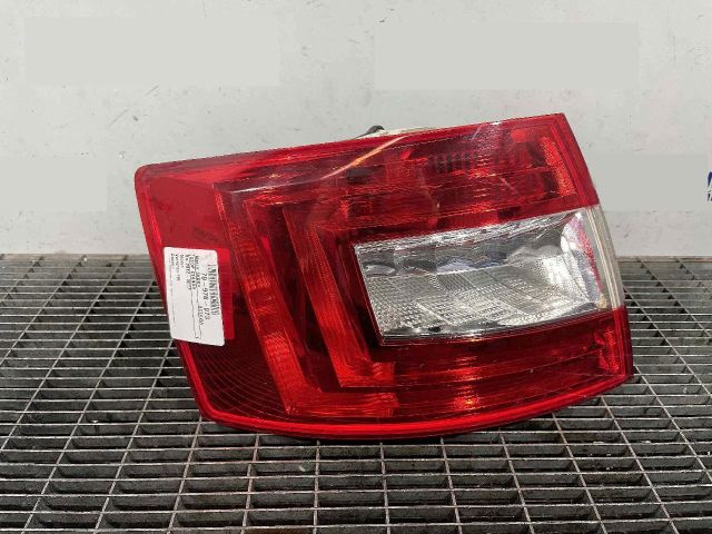 bontott SKODA OCTAVIA III Bal Hátsó Lámpa