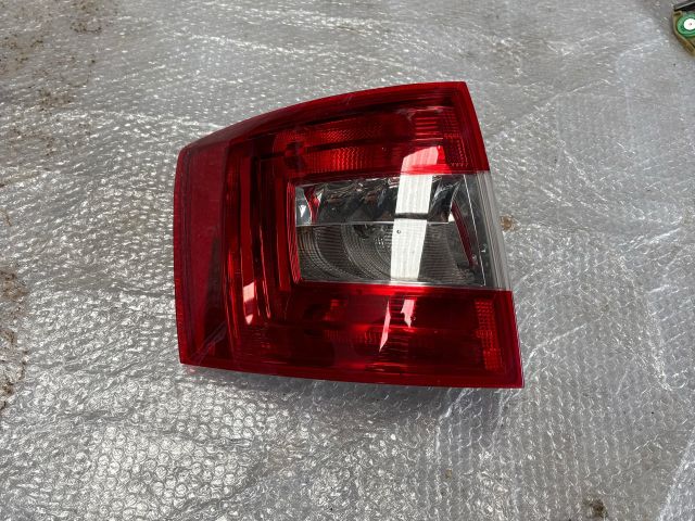 bontott SKODA OCTAVIA III Bal Hátsó Lámpa