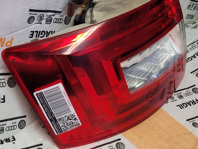 bontott SKODA OCTAVIA III Bal Hátsó Lámpa