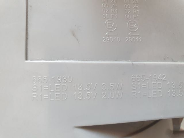 bontott SKODA OCTAVIA III Bal Hátsó Lámpa