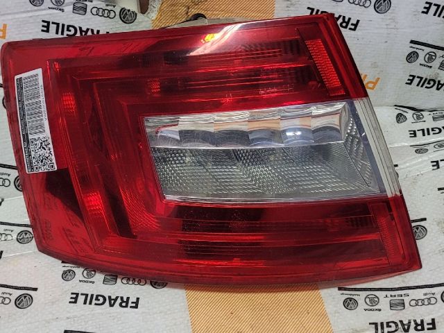 bontott SKODA OCTAVIA III Bal Hátsó Lámpa