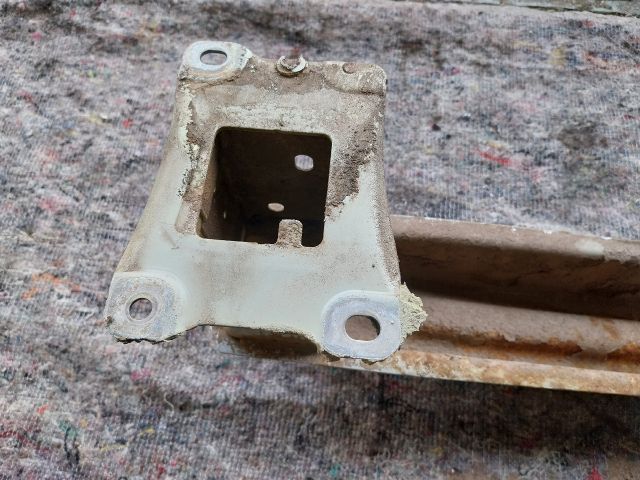 bontott SKODA OCTAVIA III Bal hátsó Lökhárító Merevítő (Fém)