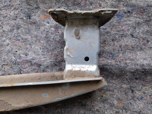 bontott SKODA OCTAVIA III Bal hátsó Lökhárító Merevítő (Fém)