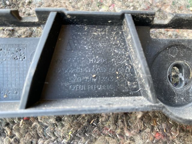 bontott SKODA OCTAVIA III Bal hátsó Lökhárító Tartó (Műanyag)