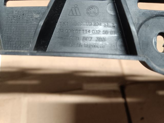 bontott SKODA OCTAVIA III Bal hátsó Lökhárító Tartó (Műanyag)