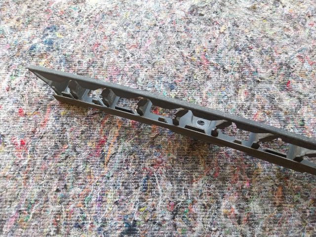 bontott SKODA OCTAVIA III Bal hátsó Lökhárító Tartó (Műanyag)