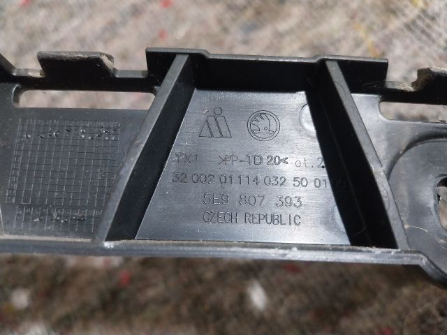 bontott SKODA OCTAVIA III Bal hátsó Lökhárító Tartó (Műanyag)