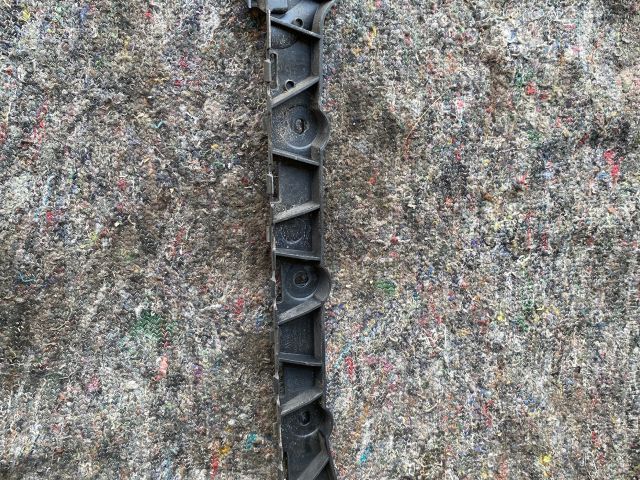 bontott SKODA OCTAVIA III Bal hátsó Lökhárító Tartó (Műanyag)