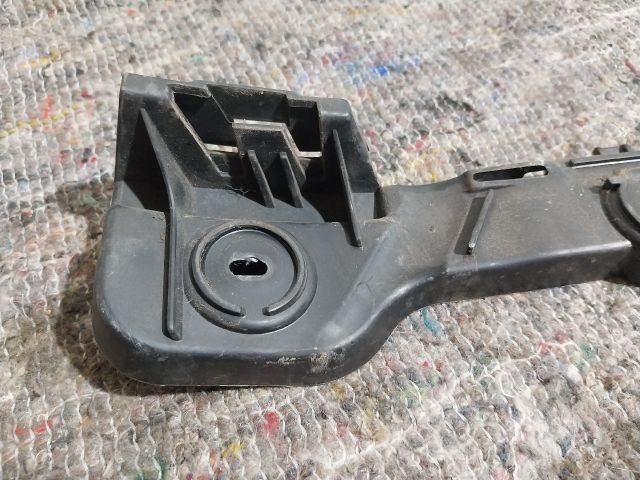 bontott SKODA OCTAVIA III Bal hátsó Lökhárító Tartó (Műanyag)