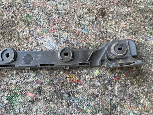 bontott SKODA OCTAVIA III Bal hátsó Lökhárító Tartó (Műanyag)