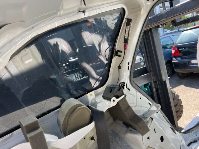 bontott SKODA OCTAVIA III Bal hátsó Negyed Karosszéria Csomag