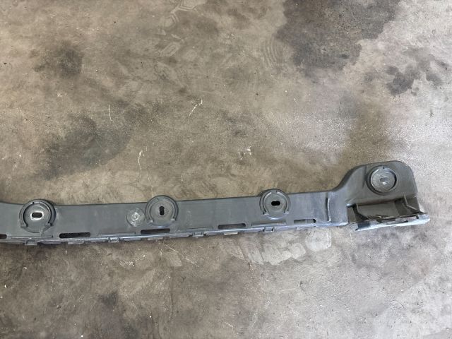 bontott SKODA OCTAVIA III Bal hátsó Oldal Lökhárító Tartó (Műanyag)