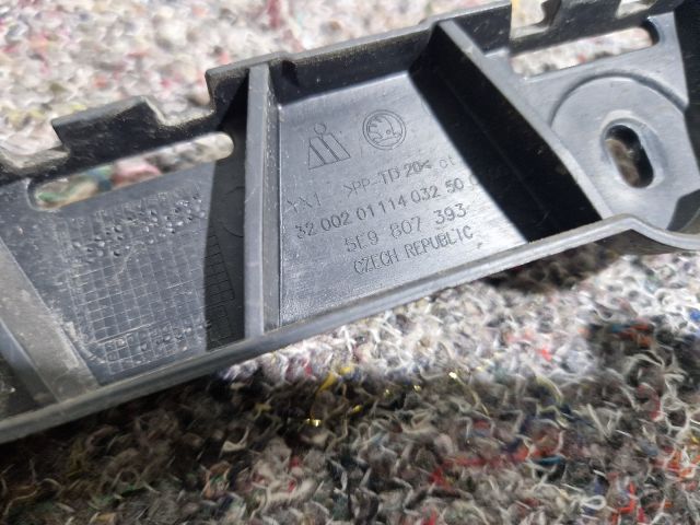 bontott SKODA OCTAVIA III Bal hátsó Oldal Lökhárító Tartó (Műanyag)