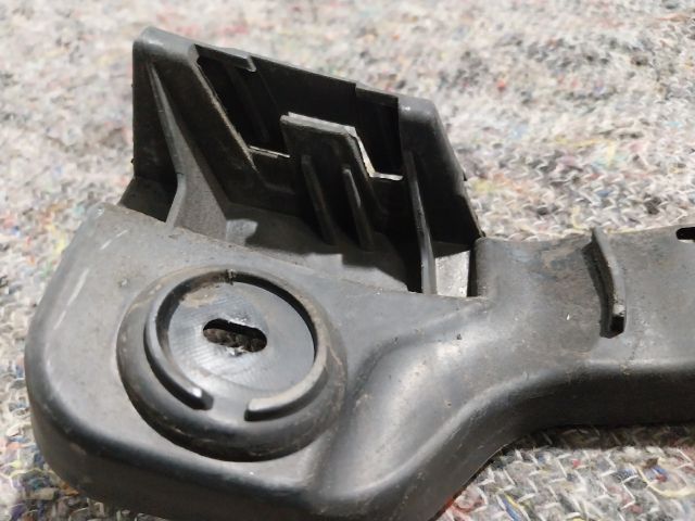 bontott SKODA OCTAVIA III Bal hátsó Oldal Lökhárító Tartó (Műanyag)