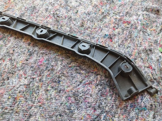 bontott SKODA OCTAVIA III Bal hátsó Oldal Lökhárító Tartó (Műanyag)