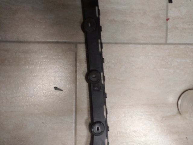 bontott SKODA OCTAVIA III Bal hátsó Oldal Lökhárító Tartó (Műanyag)