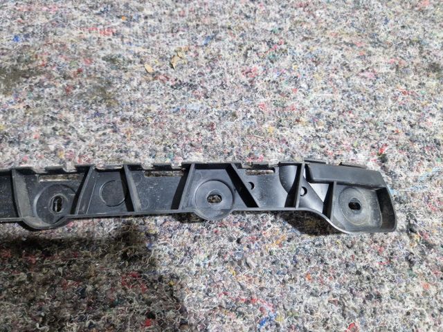 bontott SKODA OCTAVIA III Bal hátsó Oldal Lökhárító Tartó (Műanyag)