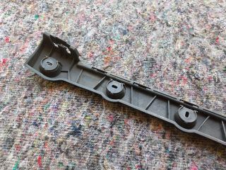 bontott SKODA OCTAVIA III Bal hátsó Oldal Lökhárító Tartó (Műanyag)