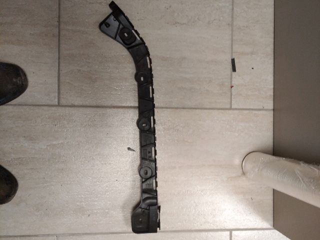 bontott SKODA OCTAVIA III Bal hátsó Oldal Lökhárító Tartó (Műanyag)