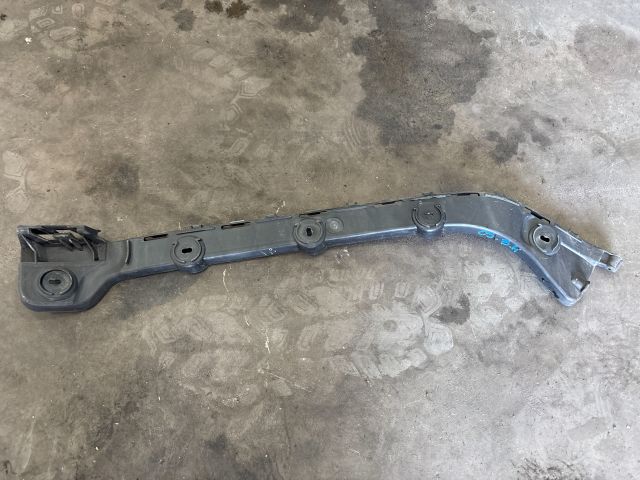 bontott SKODA OCTAVIA III Bal hátsó Oldal Lökhárító Tartó (Műanyag)