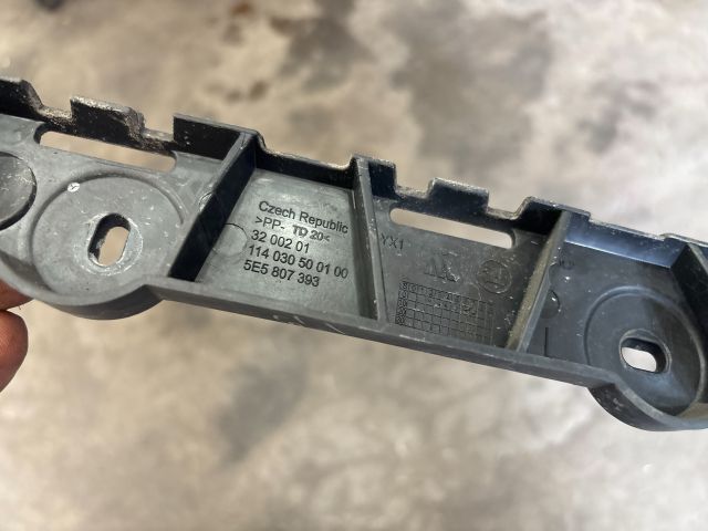 bontott SKODA OCTAVIA III Bal hátsó Oldal Lökhárító Tartó (Műanyag)