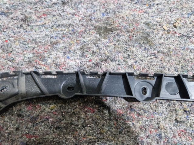 bontott SKODA OCTAVIA III Bal hátsó Oldal Lökhárító Tartó (Műanyag)