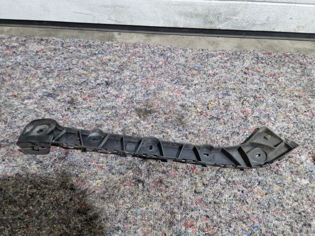 bontott SKODA OCTAVIA III Bal hátsó Oldal Lökhárító Tartó (Műanyag)