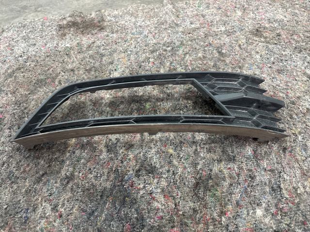 bontott SKODA OCTAVIA III Bal Ködlámpa Rács