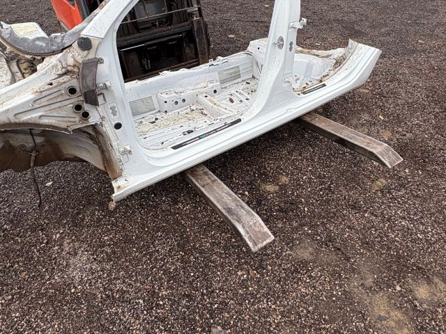 bontott SKODA OCTAVIA III Bal Küszöb