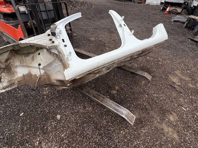 bontott SKODA OCTAVIA III Bal Küszöb