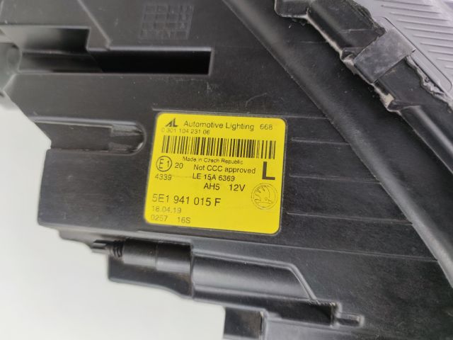 bontott SKODA OCTAVIA III Bal Ledes Fényszóró