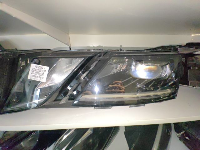 bontott SKODA OCTAVIA III Bal Ledes Fényszóró