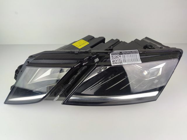 bontott SKODA OCTAVIA III Bal Ledes Fényszóró