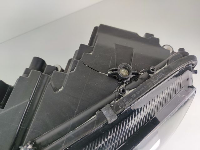 bontott SKODA OCTAVIA III Bal Ledes Fényszóró