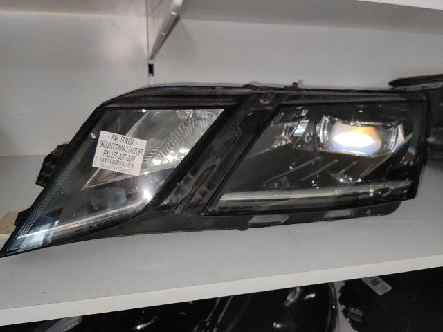 bontott SKODA OCTAVIA III Bal Ledes Fényszóró