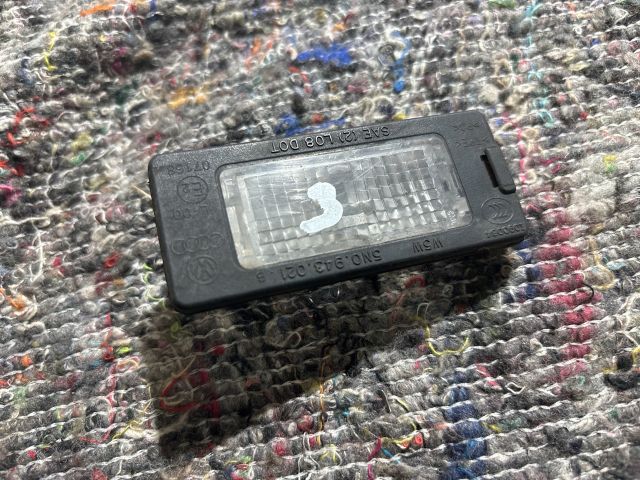 bontott SKODA OCTAVIA III Bal Rendszámtábla Világítás