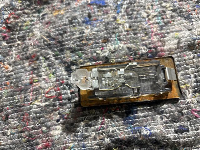 bontott SKODA OCTAVIA III Bal Rendszámtábla Világítás