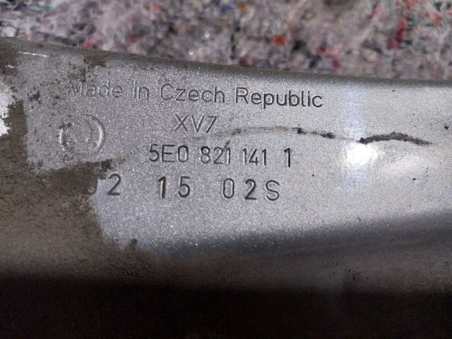 bontott SKODA OCTAVIA III Bal Sárvédő Oldaltartó