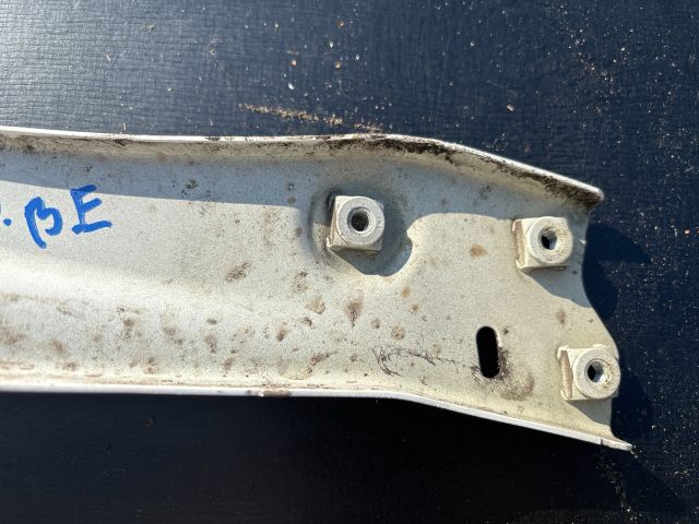 bontott SKODA OCTAVIA III Bal Sárvédő Oldaltartó