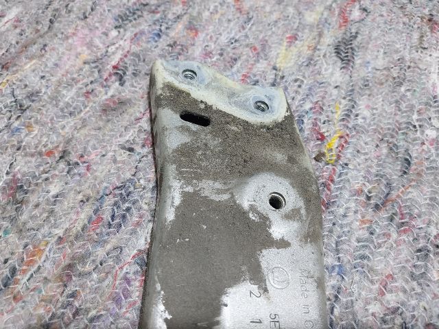 bontott SKODA OCTAVIA III Bal Sárvédő Oldaltartó