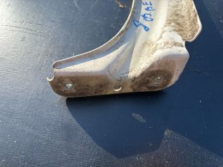 bontott SKODA OCTAVIA III Bal Sárvédő Oldaltartó