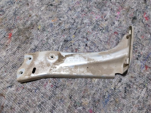 bontott SKODA OCTAVIA III Bal Sárvédő Oldaltartó