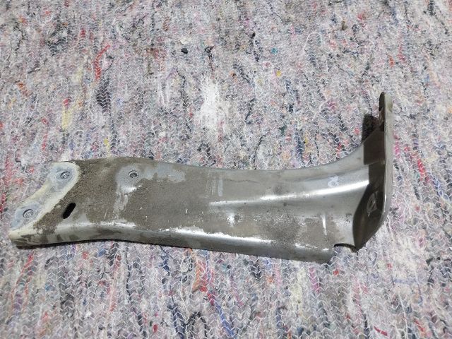 bontott SKODA OCTAVIA III Bal Sárvédő Oldaltartó