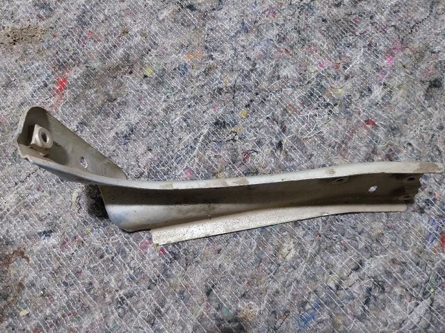 bontott SKODA OCTAVIA III Bal Sárvédő Oldaltartó